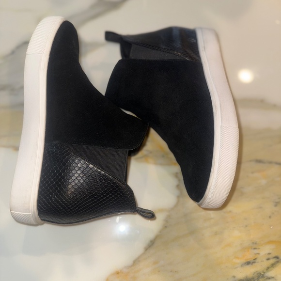 STEVE MADDEN CAYDEN HIDDEN HEEL WEDGE BLACK SUEDE SLIP ON SZ  7.5 M - Picture 4 of 8